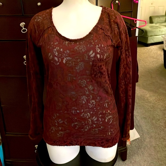 Medium lace long sleeve top. Maroon with black under layer. - Picture 1 of 4
